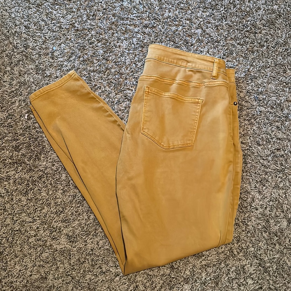 Women’s Mustard colored jeggings. Size L.